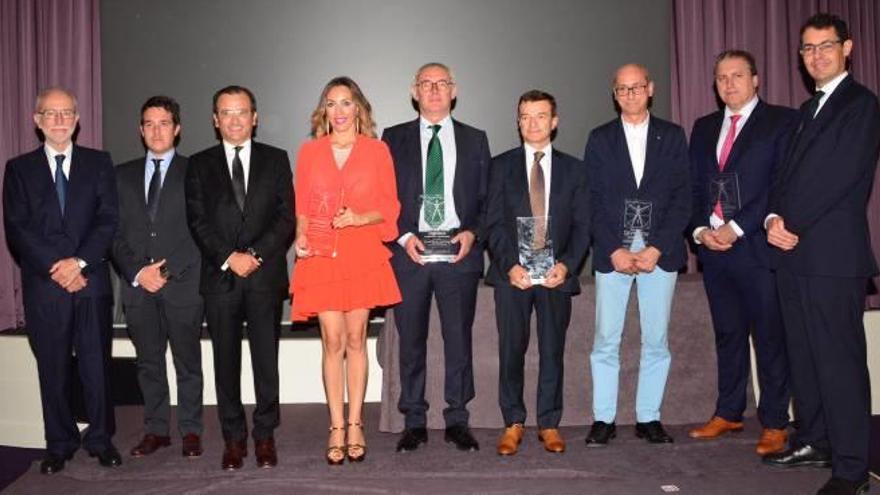 Los premiados, ayer, en el acto del décimo aniversario de Tomarial Abogados.