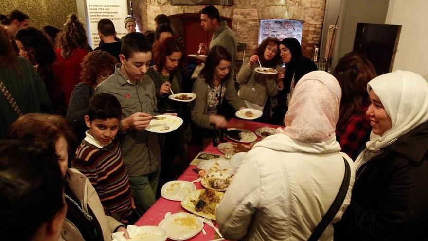 Asturias Acoge recauda fondos con una cena solidaria