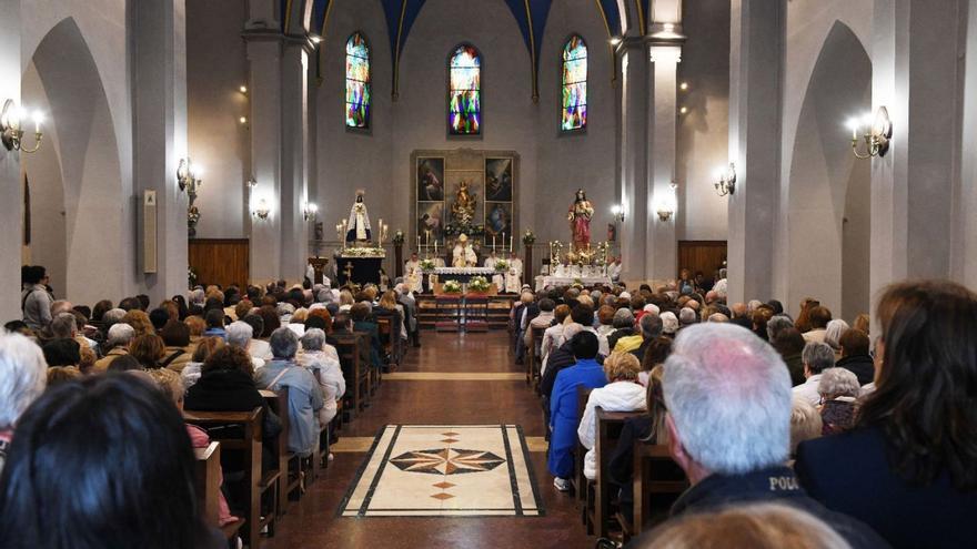 Cientos de personas celebran con Cáritas en Corpus en Laviana