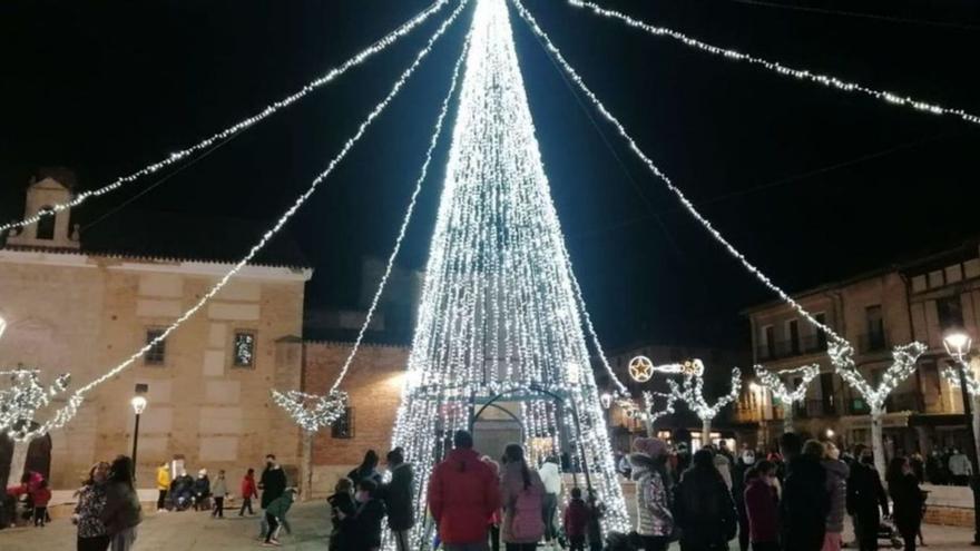 Toro prende la llama del espíritu navideño