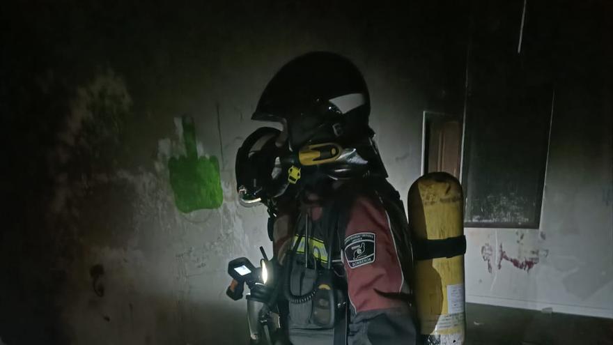 Un incendio en un albergue obliga a desalojar a 60 menores migrantes en Lanzarote