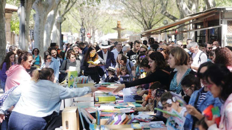 La Rambla se volverá a llenar de libros por Sant Jordi