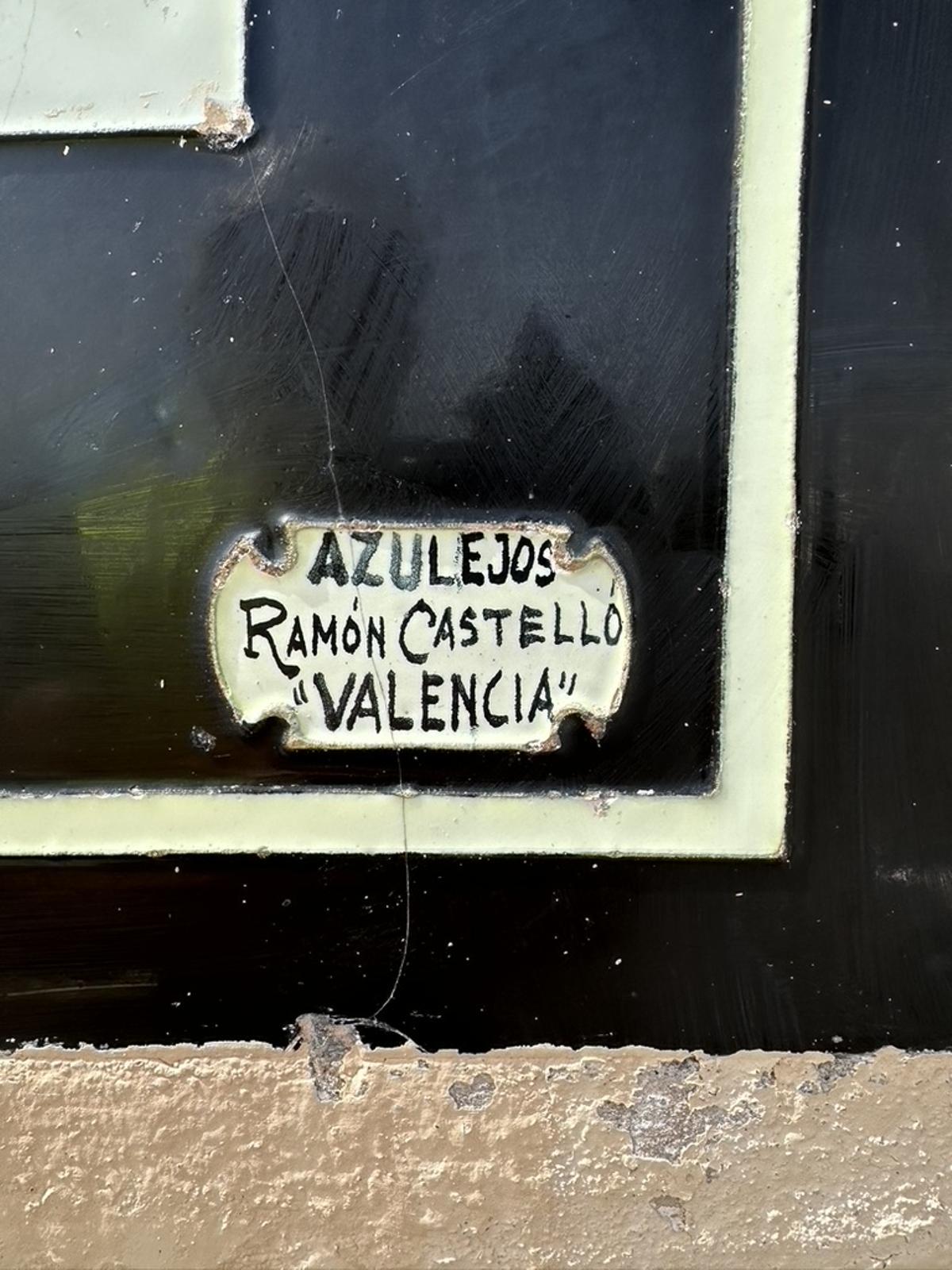 Recuperación del primer cartel de mosaico de nitratos de Chile en Agüimes