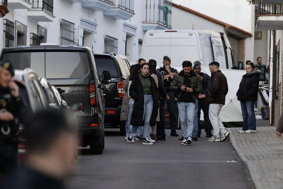 HORNACHOS (BADAJOZ), 11/03/2026.- La Guardia Civil ha encontrado restos óseos, por el momento sin identificar, en el registro de una vivienda en el marco de la investigación de la desaparición de Francisca Cadenas en la localidad de Hornachos (Badajoz) en 2017. EFE/Jero Morales