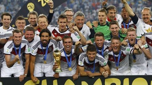 Los futbolistas alemanes celebran el título