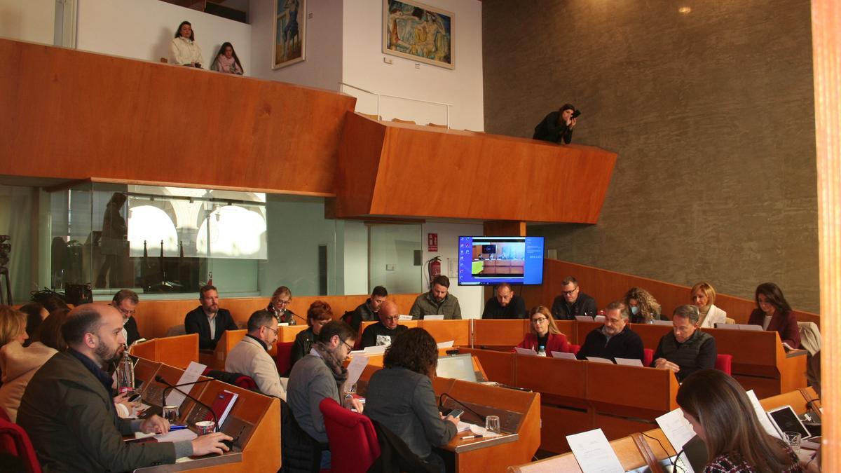 El Pleno, tras aprobar por unanimidad la ordenanza de ruidos, este lunes.