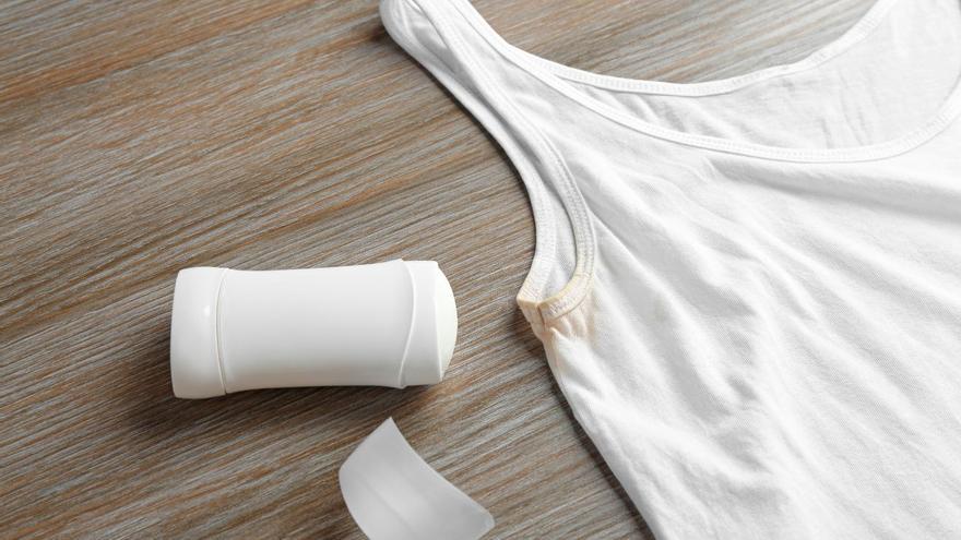 Cómo quitar las manchas amarillas en las axilas de la ropa blanca: descubre el secreto de los expertos