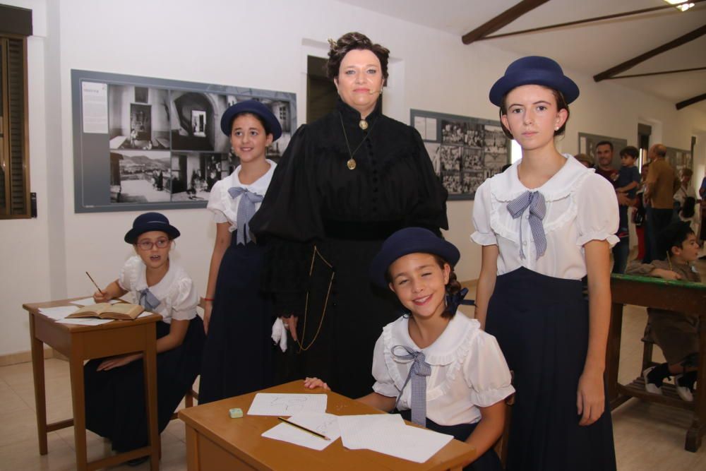 Primeros actos de la III Feria Modernista de Alcoy