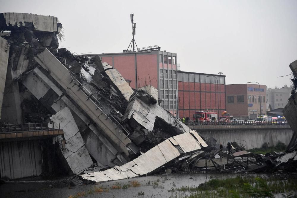 Decenas de muertos al desplomarse un puente de una autopista en Génova