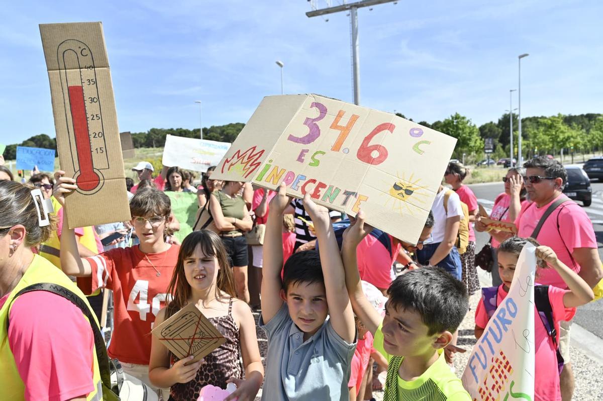 Familias del CPI Parque Venecia de Zaragoza protestan contra el calor en las aulas: "Los niños están en peligro"