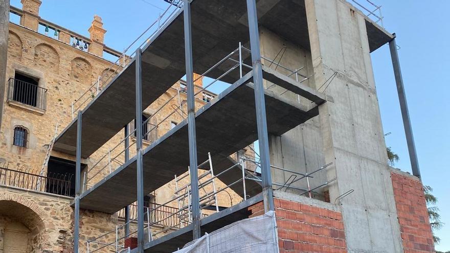 Así avanzan las obras del Museo: Cáceres descubre la nueva estructura del ascensor exterior