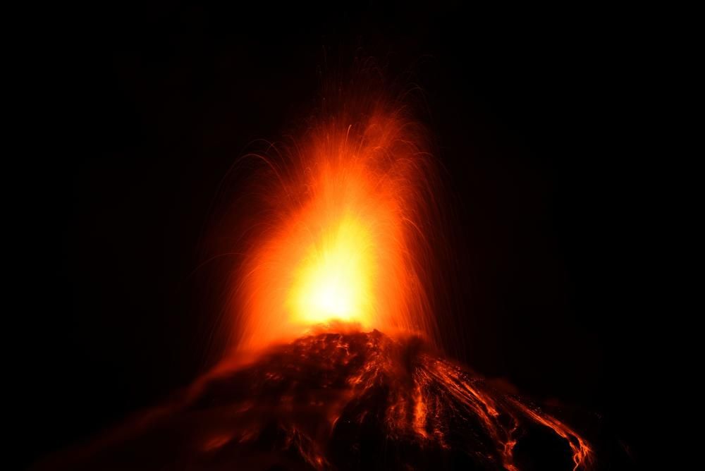 Miles de personas evacuadas por fuerte erupción Volcán de Fuego Guatemala