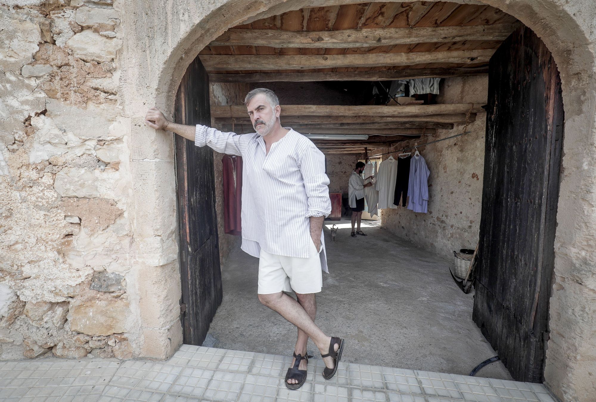 Modedesigner Sebastián Pons zeigt neue Entwürfe - in seinem eigenen Haus