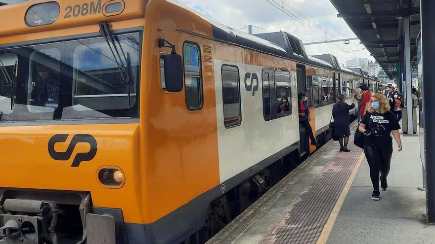 El Tren Celta operado por Comboios de Portugal en Guixar.