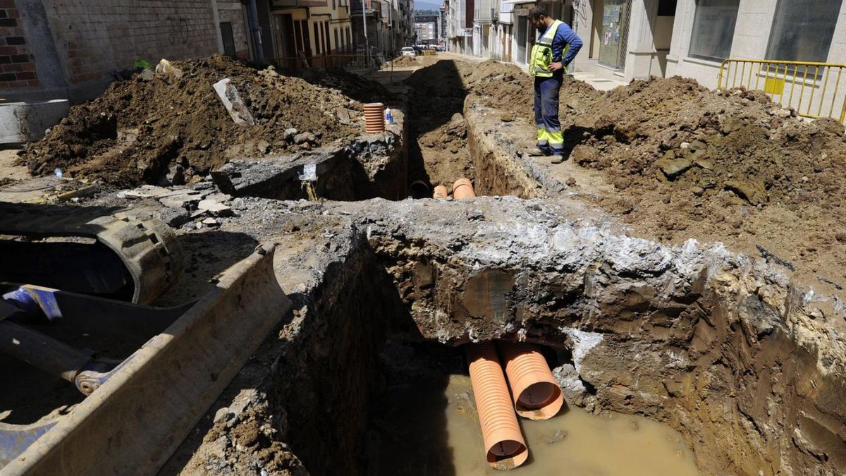 Las obras en Monte Faro afectan a la red de cañerías. |   // BERNABÉ/JAVIER LALÍN