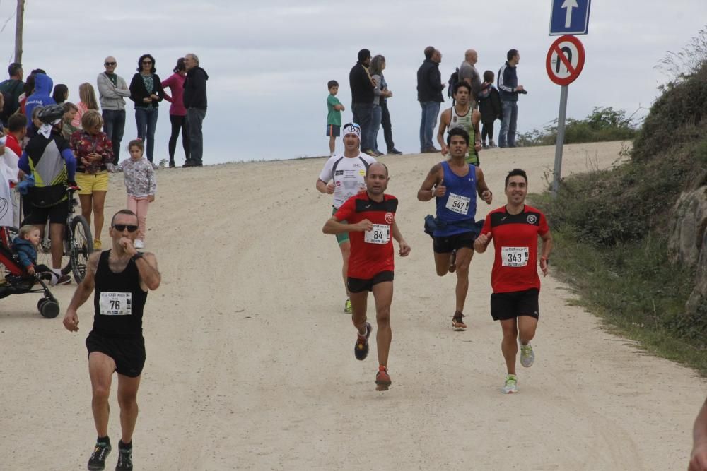 Más de medio millar de corredores completaron el espectacular y exigente recorrido de 21 kilómetros por la Costa da Vela de Cangas.