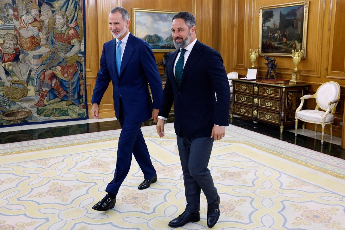 El Rey recibe al presidente de Vox, Santiago Abascal, el 22 de agosto de 2023, en la Zarzuela, en la ronda de grupos parlamentarios tras las elecciones generales de julio.