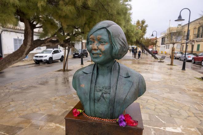 Así ha quedado el busto de Aurora Picornell tras el ataque.