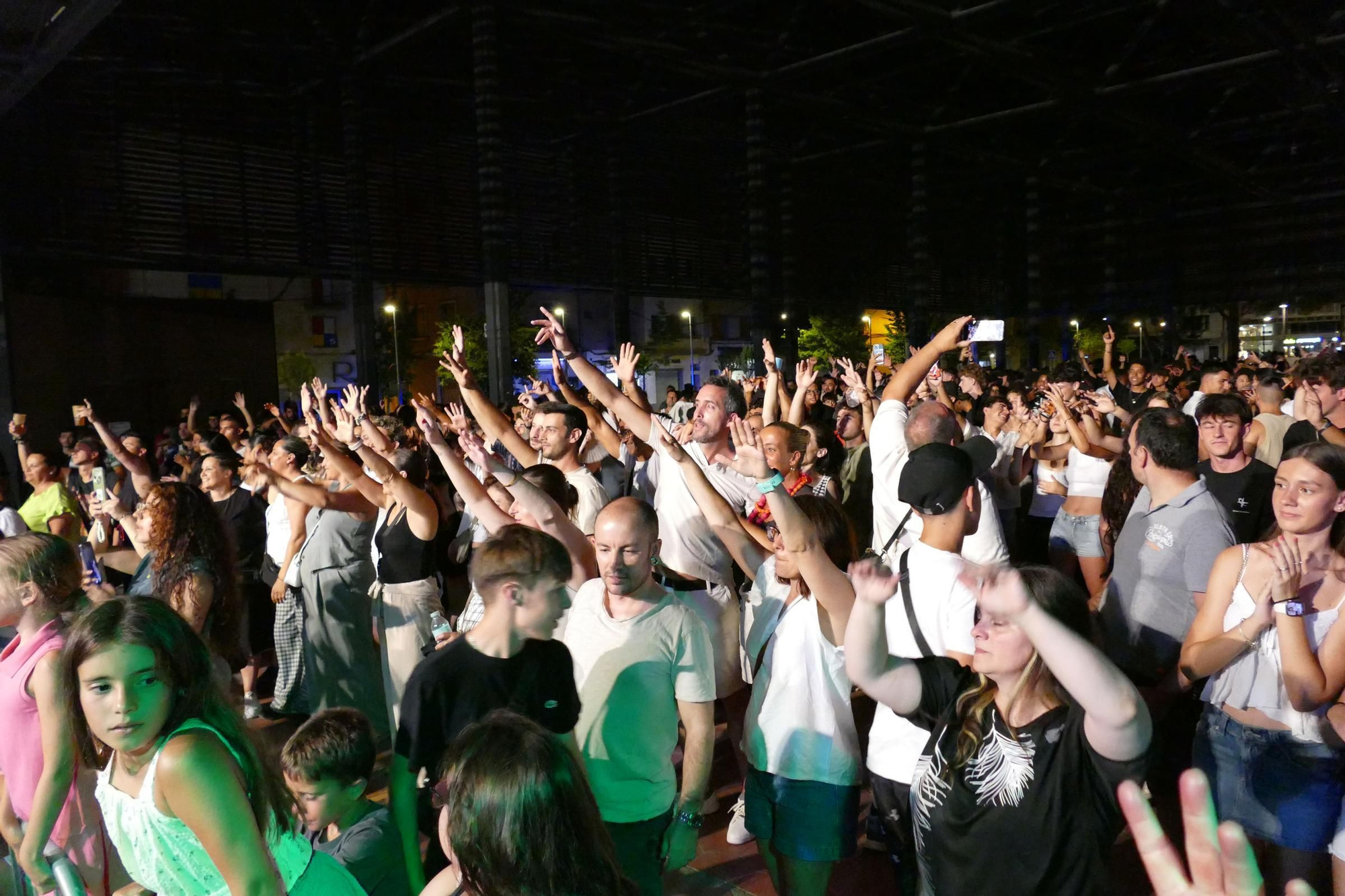 Ni la calor atura el bon ambient dels concerts de la revetlla de Sant Pere a Figueres
