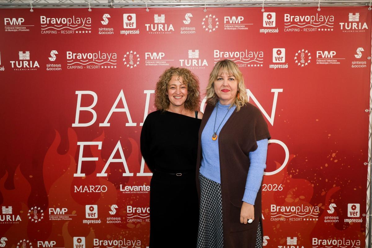 Alcaldes y alcaldesas copan el tercer día de balcón fallero de Levante-EMV