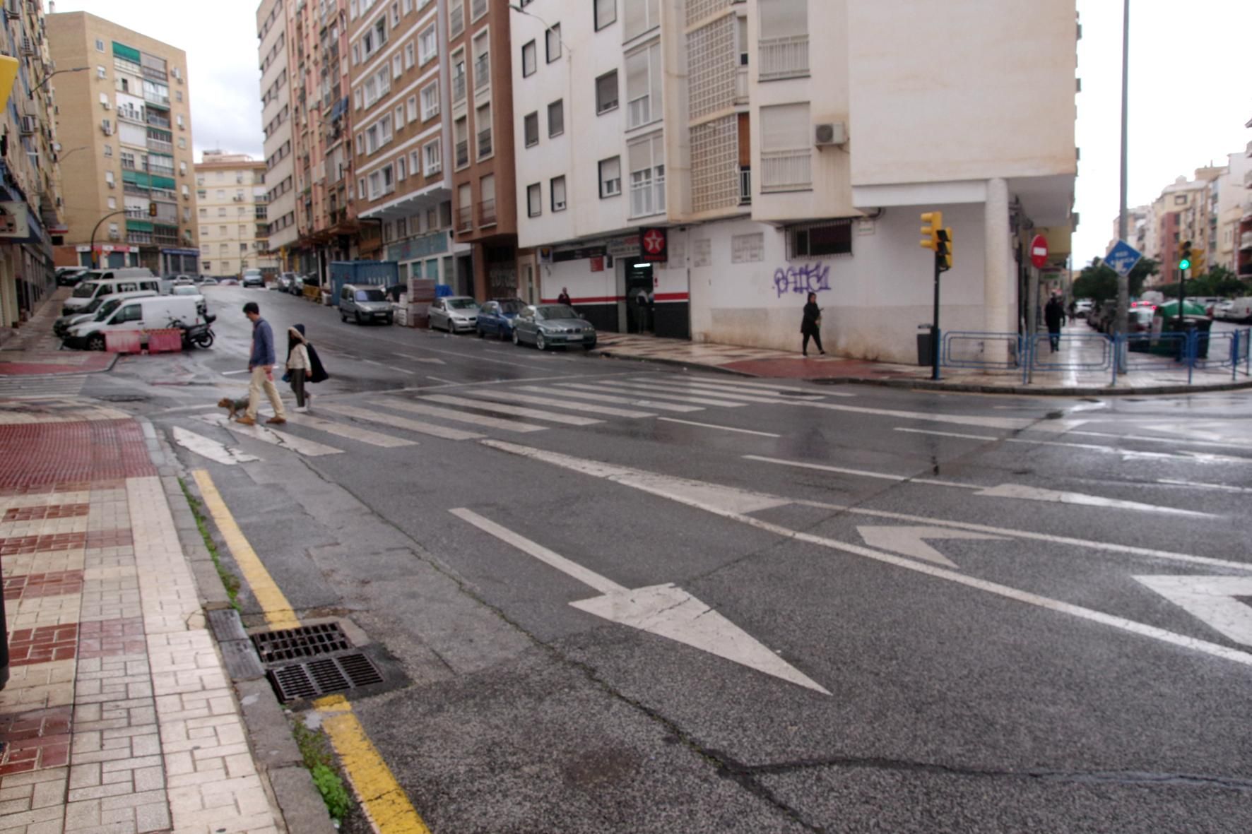 Calles prácticamente vacías en Málaga capital ante la alerta roja por riesgo de importantes tormentas