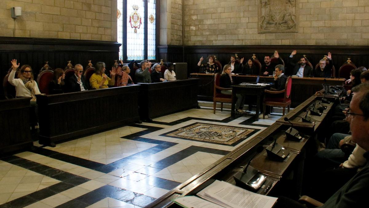 L'equip de govern de Girona votant a favor de l'aprovació definitiva de les ordenances fiscals per al 2026