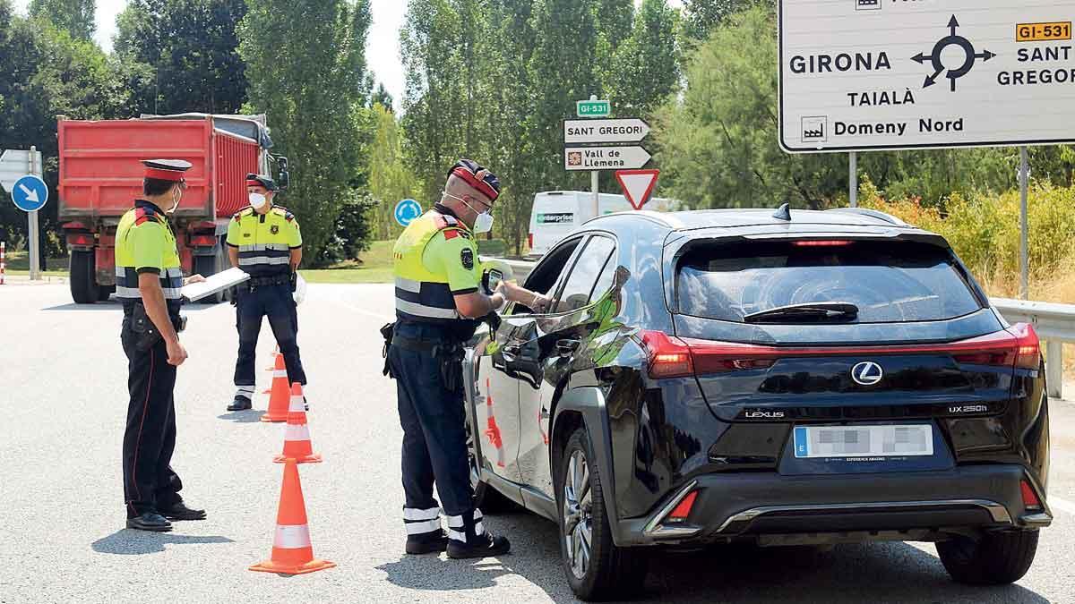 Un control de los Mossos cerca de Girona