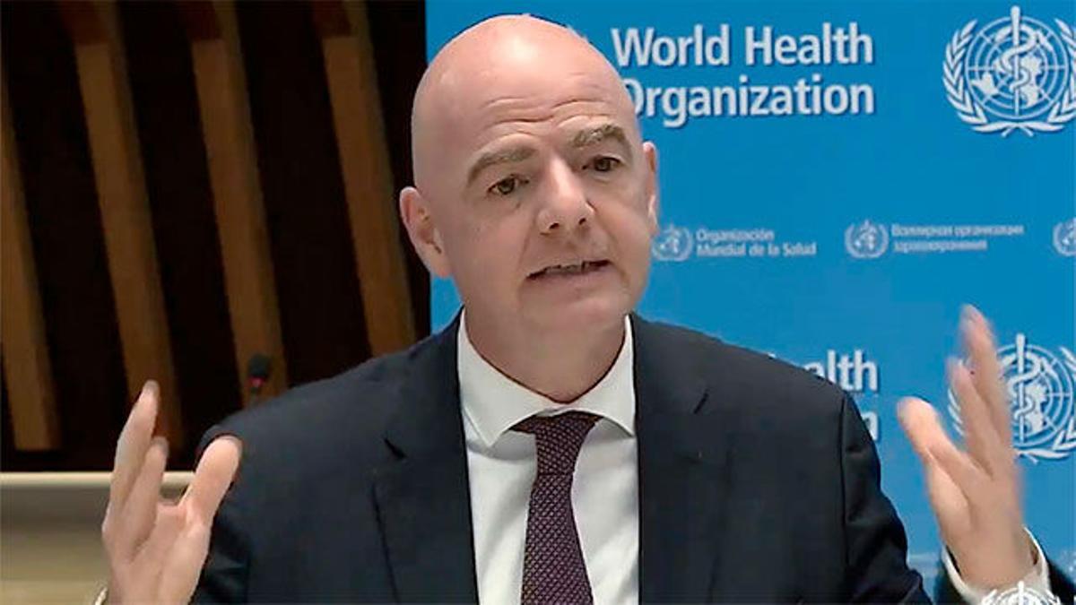 Infantino: "La lucha contra el coronavirus está primero, el fútbol viene segundo"