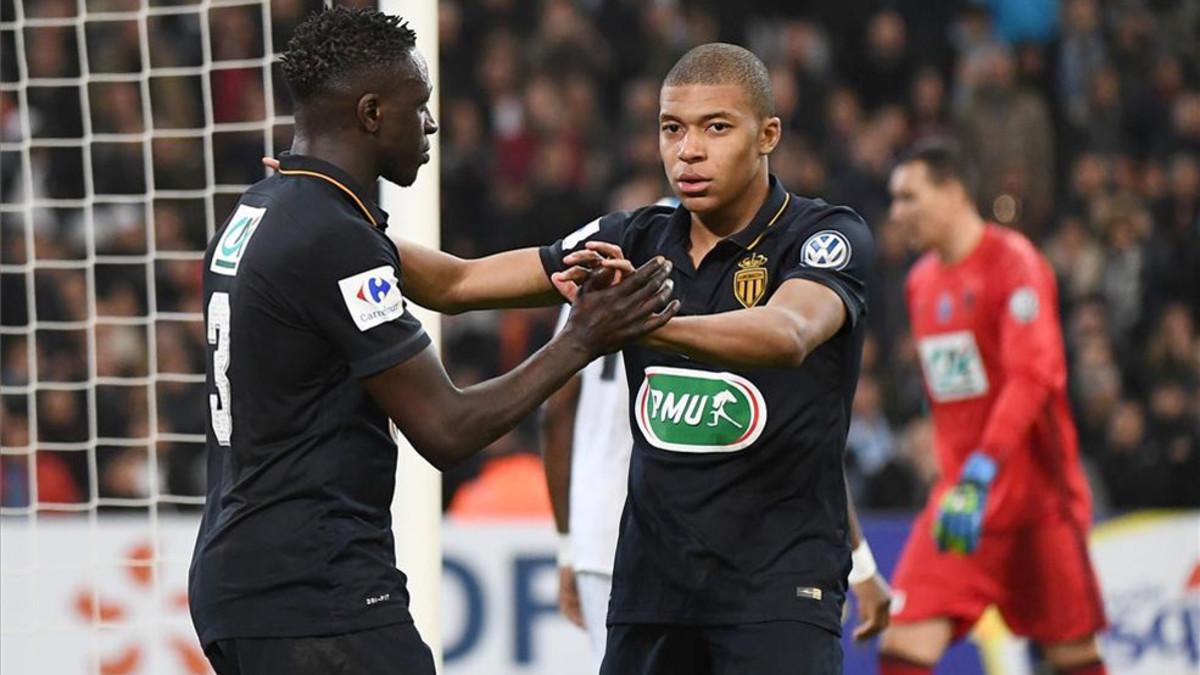 Mendy y Mbappe celebran uno de los goles del Mónaco