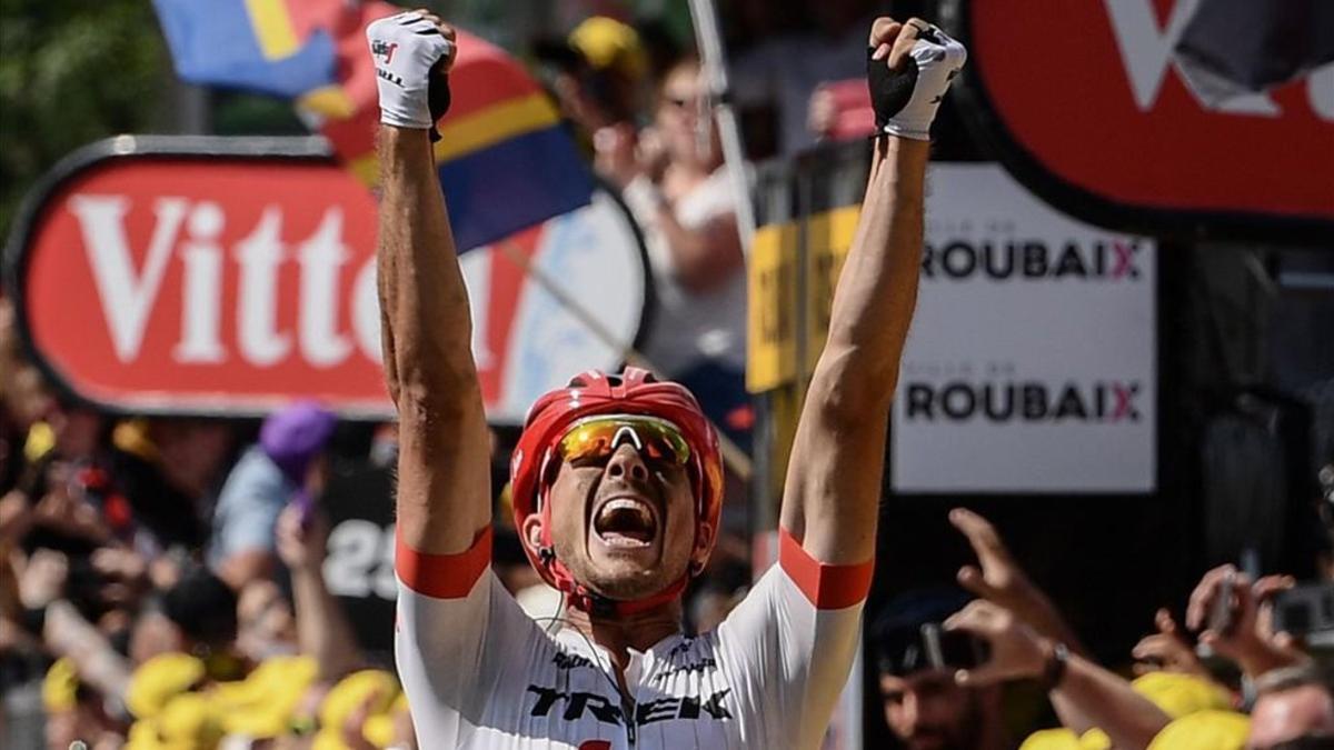 Degenkolb celebra la victoria en Roubaix