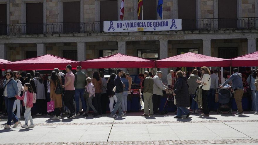 Aspecto de presentaba ayer la plaza de la Constitución.