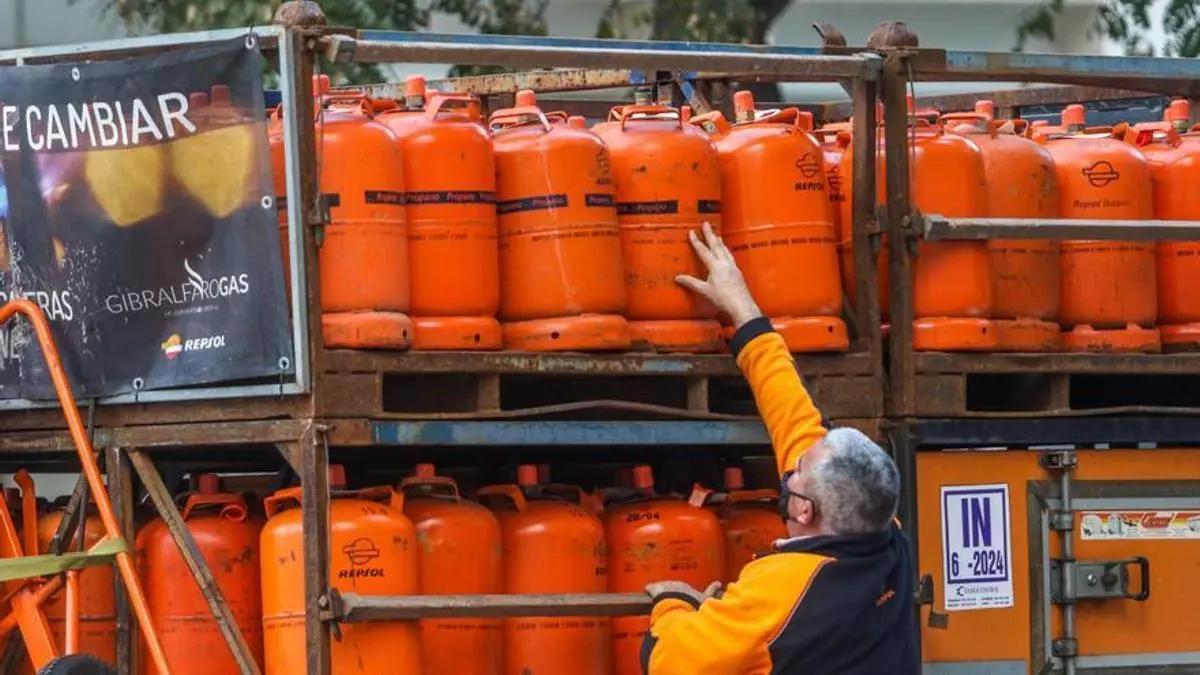 Adiós a las botellas de butano naranjas: desaparecen las de toda la vida, estas serán las nuevas