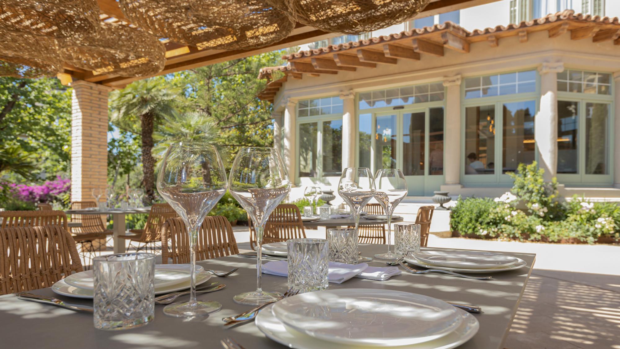 La terraza del restaurante El Niu del Mirlo, en el Hotel Mirlo.