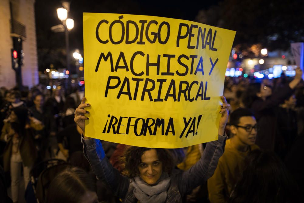 Protesta feminista contra la sentencia de la manada de Manresa en València