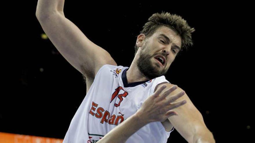 Marc Gasol choca en una jugada con Lakovic.