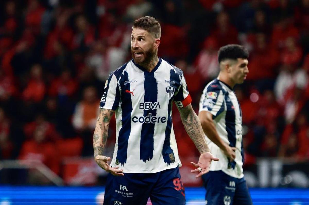 Sergio Ramos durante su último partido profesional, con Rayados de Monterrey en el fútbol mexicano