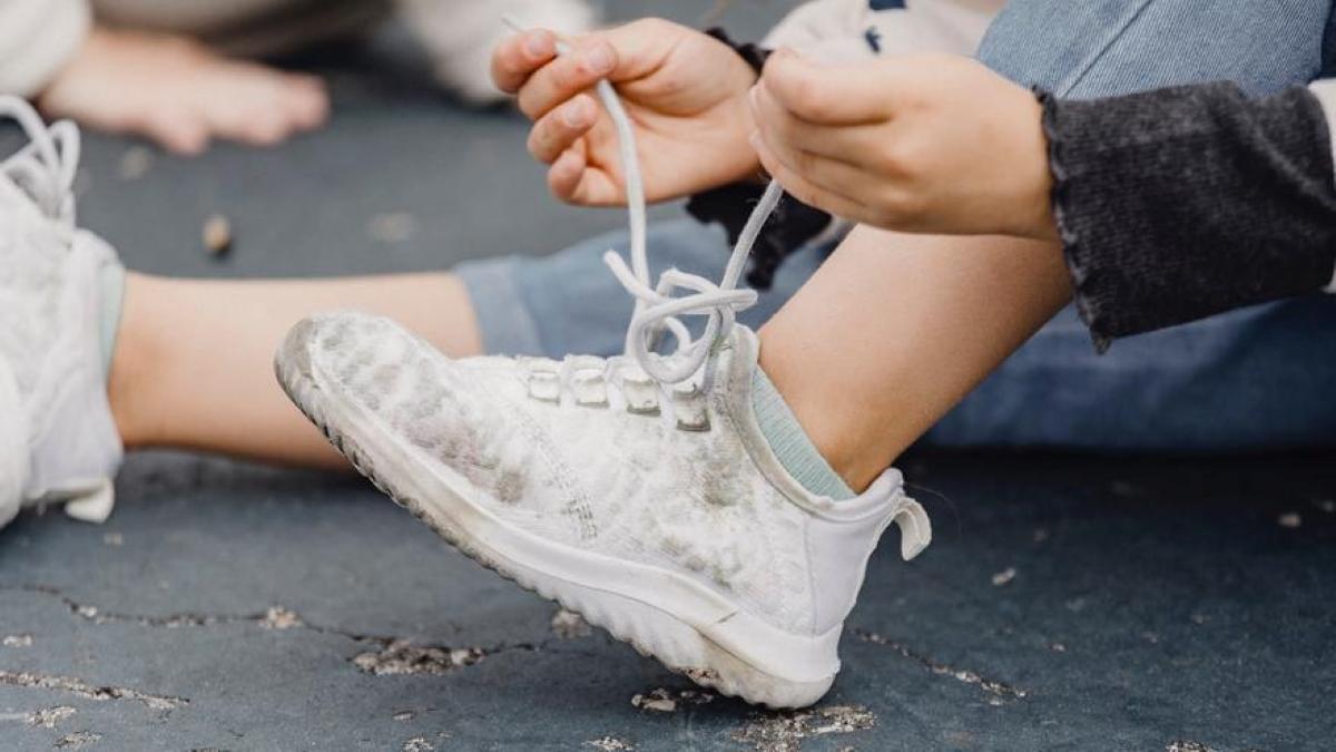 Cómo limpiar las zapatillas | El truco de Instagram para limpiar las  zapatillas blancas de tela