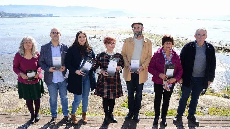 Representantes de la Lonxa Literaria, Galaxia, Concello y Asociación de Veciños. // G.N.