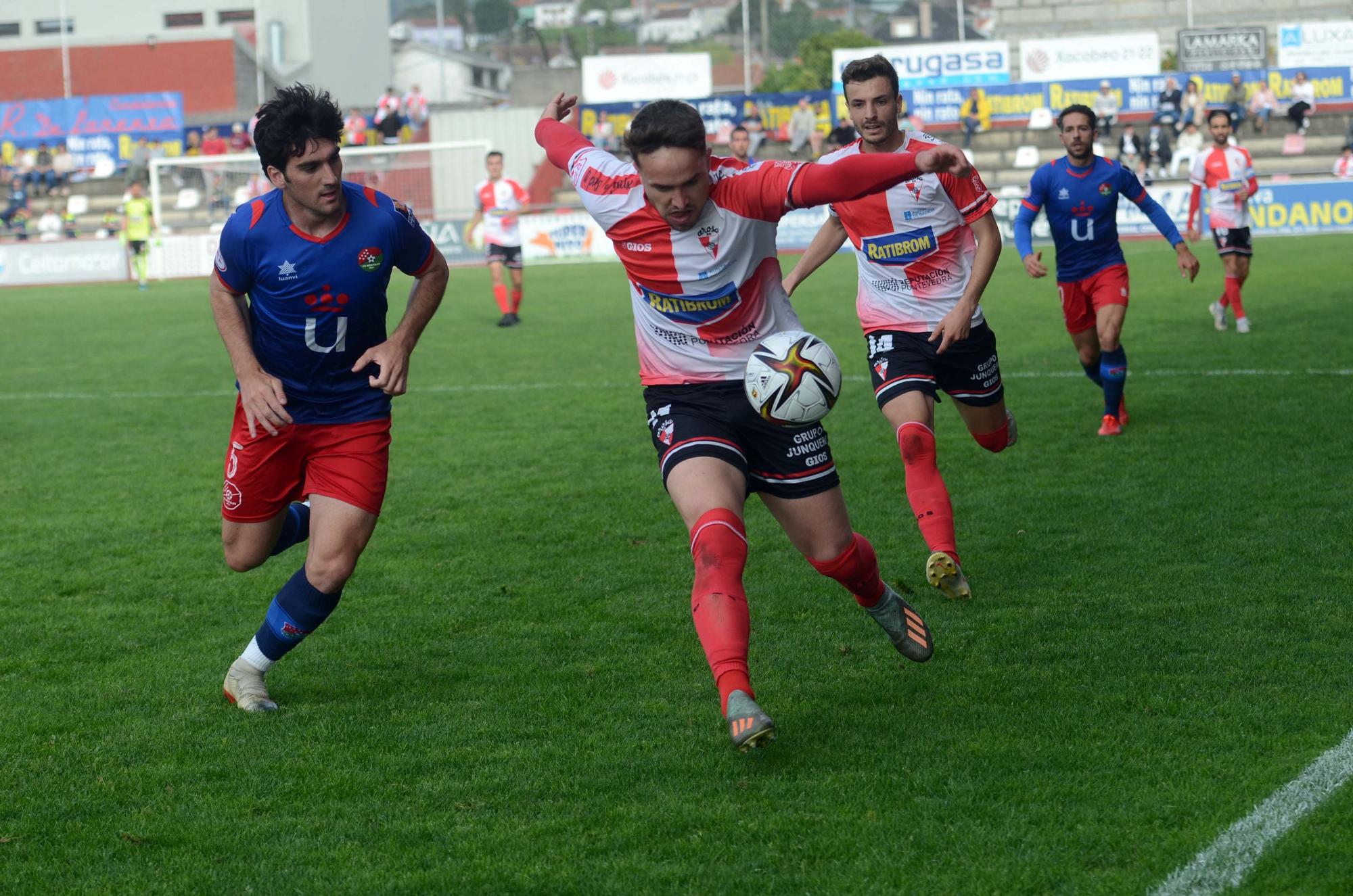 Búscate en las fotos de la victoria del Arosa sobre el Móstoles