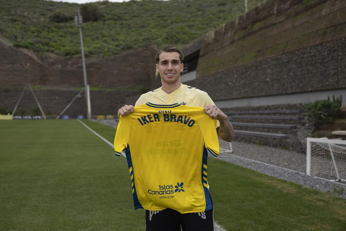 El delantero Iker Bravo, en su presentación con la UD Las Palmas.
