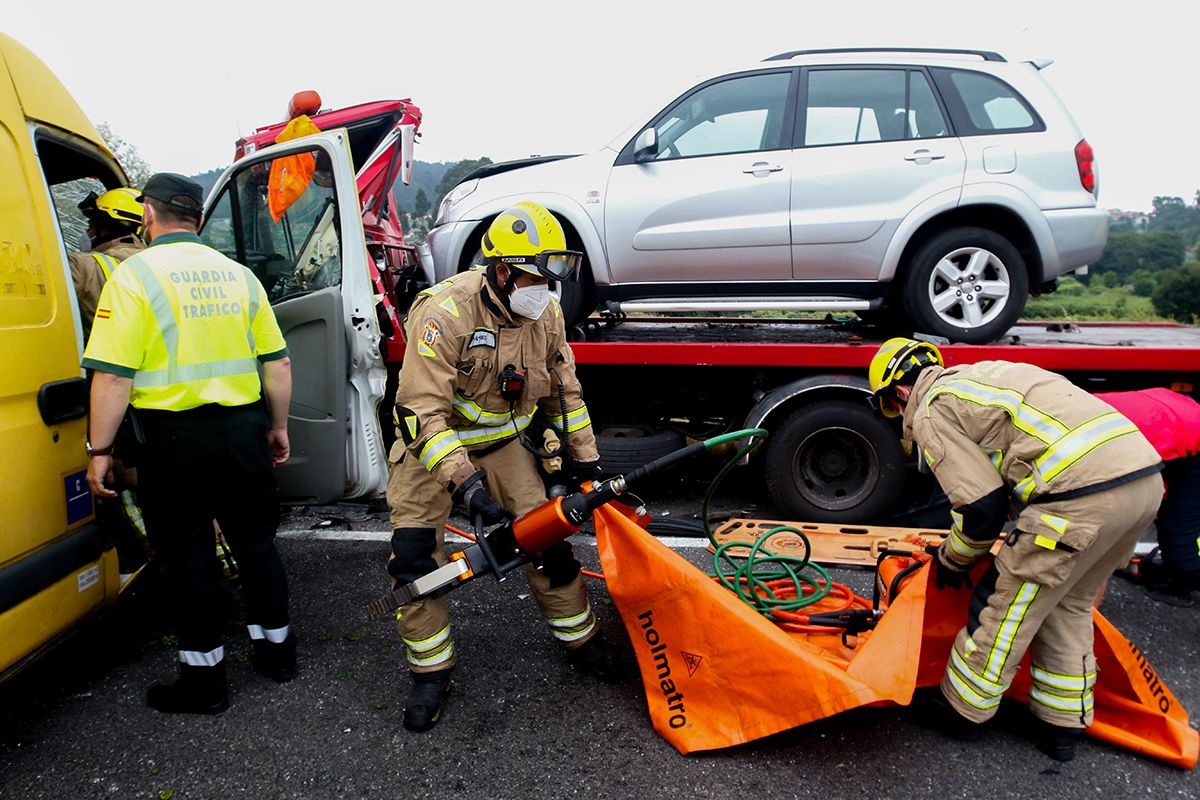 Un accidente en la vía rápida de O Salnés se salda con una persona muerta y un herido grave