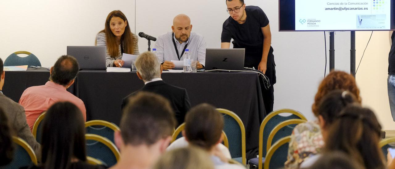 Un momento de la intervención de Adán Martín Dueñas, de la Universidad Fernando Pessoa Canarias, ayer, durante la primera jornada en el Castillo de Mata