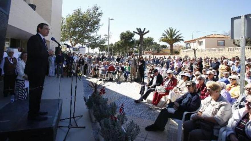 Miles de noruegos en la inauguración del club escandinavo.