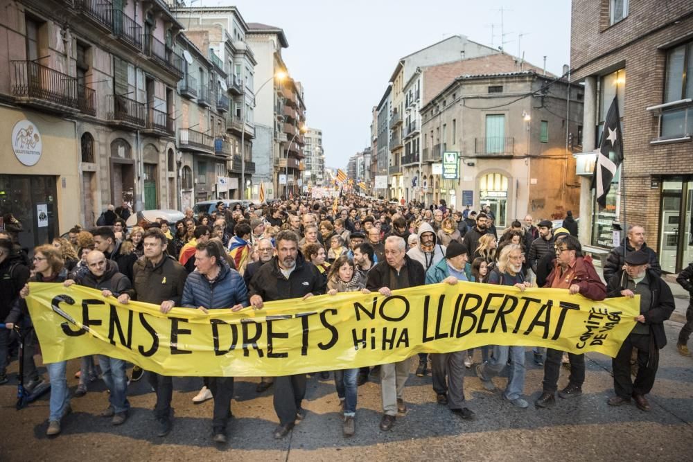 Milers de persones es manifesten a Manresa per la