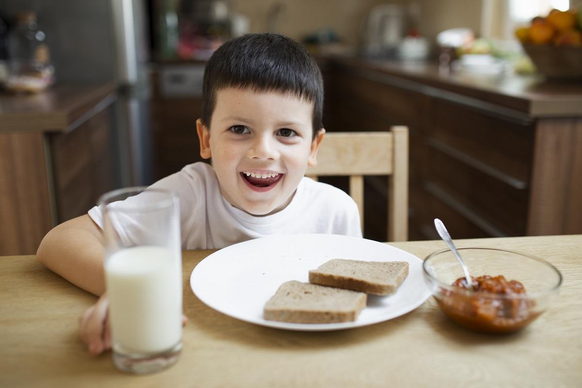 Casi un 85 % de los niños consume lácteos de forma habitual en el desayuno.