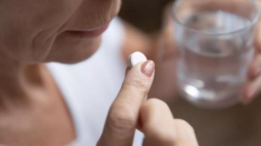Arriba a Espanya el primer fàrmac no hormonal que disminueix les sufocacions i suors de la menopausa