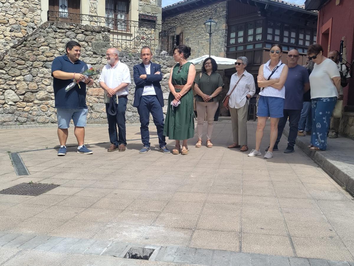 Parres coloca su stolperstein en memoria de Manuel Cueto Pérez