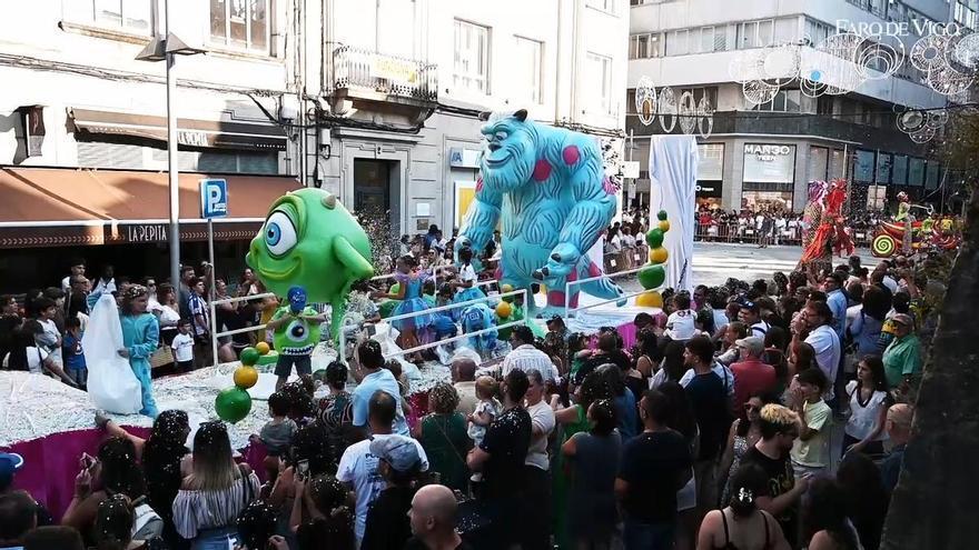 Cientos de familias presencian la tradicional Batalla de Flores