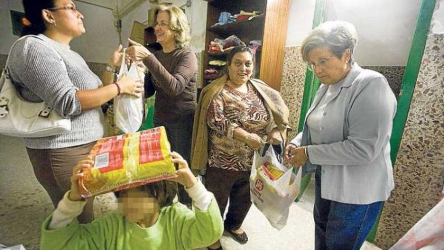 La falta de empleo y de recursos duplica las ayudas de Cáritas a familias de Mutxamel y Sant Joan