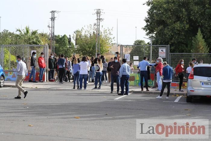 Los alumnos del IES Los Molinos (Cartagena) se concentran para pedir más profesores